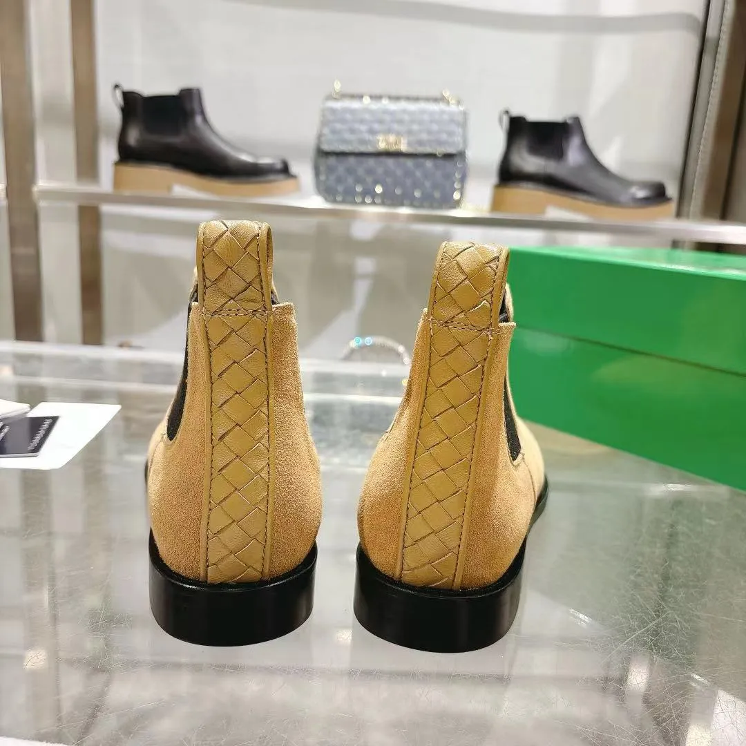 [BV] Top P: 840💰Size for couples: Female 35-39 Male 39--44 (Female 40. Male 38.45.46.47 customization is not returnable) [Note‼ ️] Add 💰 to size 46, add 20💰 to size 47, Bottega Veneta 2025 autumn and winter counter synchronized style Bottega Veneta small round toe short boots, high mercerized cow velvet, solid color cow lining! Leather outsole! A one-to-one replica of the original! Fine workmanship! quality assurance!
